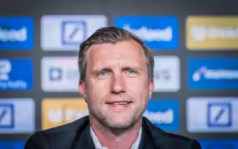 Eintracht Frankfurts Sportvorstand Markus Krösche bleibt übereinstimmenden Medienberichten zufolge Eintracht Frankfurt trotz eines Angebots von der AC Mailand treu. (Archivbild) - Foto: Andreas Arnold/dpa