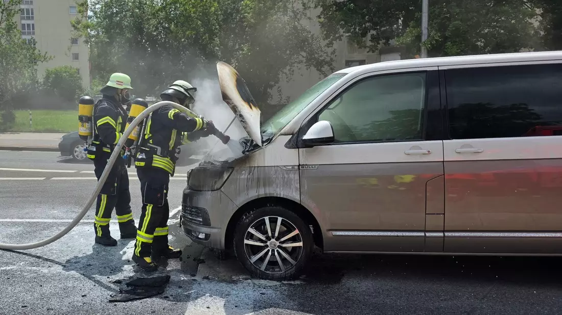 FW Celle: Pkw-Brand in der Altenceller Schneede - Bild: presseportal.de