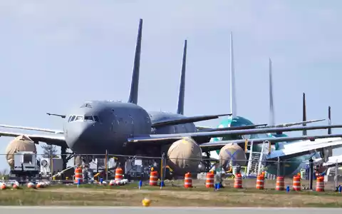 KC-46-Tankflugzeuge der USA sollen künftig nicht mehr einfach so für die Nato abrufbar sein. (Archivbild) - Foto: Ted S. Warren/AP/dpa