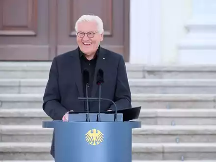 Der Bundespräsident sichtlich gut gelaunt bei einer Kunst-Veranstaltung in Berlin. Mal sehen, wie seine Laune sein wird bei der Gamescom im August. - Foto: Annette Riedl/dpa