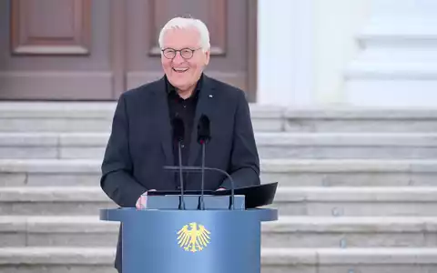 Der Bundespräsident sichtlich gut gelaunt bei einer Kunst-Veranstaltung in Berlin. Mal sehen, wie seine Laune sein wird bei der Gamescom im August. - Foto: Annette Riedl/dpa