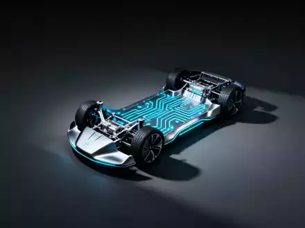 Ein futuristisches Automobil-Chassis mit subtilen KI-Schaltkreismustern, das Innovation in Elektrofahrzeugen darstellt. - Foto: über boerse-global.de