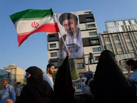 Internationale Medien haben einen Text veröffentlicht, bei dem es sich um eine Fassung des Rahmenabkommens zwischen den USA und dem Iran handeln soll. (Symbolbild) - Foto: Vahid Salemi/AP/dpa