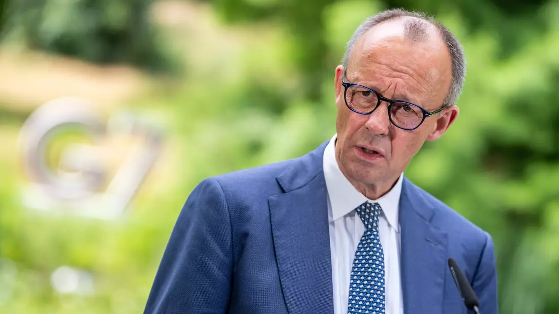 Bundeskanzler Friedrich Merz will bei der Beilegung des Ukraine-Krieges endlich europäische Positionen einbringen. - Bild: Michael Kappeler/dpa-Pool/dpa