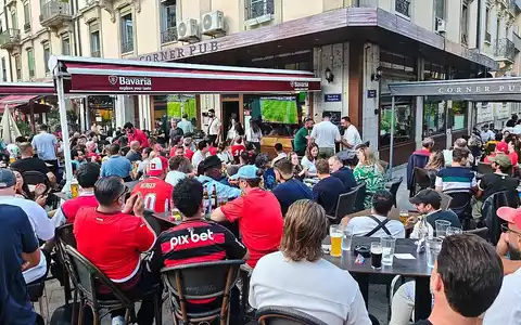 Fans und Interessierte schauen in einer Bar in Genf Fußball am 13.06.2026 - Foto: via dts Nachrichtenagentur