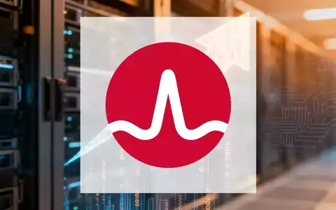 Eine stilisierte, nach oben zeigende Pfeilgrafik, die Wachstum und technologischen Fortschritt im Finanzbereich symbolisiert, mit einem Hintergrund aus Serverracks. - Foto: über boerse-global.de