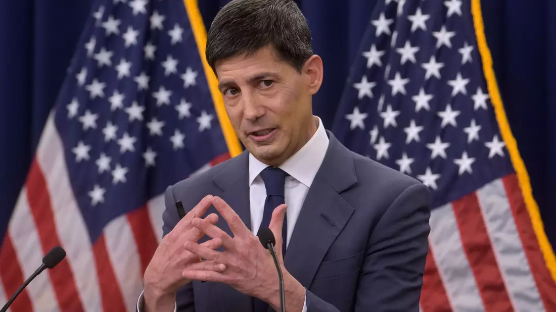 Der US-Leitzins bleibt unverändert – während der neue Fed-Chef Warsh Neuerungen in der Bank ankündigt. - Bild: Rod Lamkey/FR172078 AP/AP/dpa