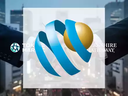Abstrakte Darstellung einer Partnerschaft zwischen Tokio Marine und Berkshire Hathaway vor einem unscharfen Stadtbild von Tokio. - Foto: über boerse-global.de