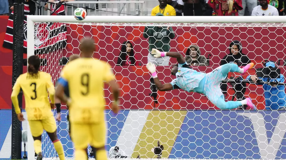 Solche Szenen waren rar im Duell zwischen Ghana und Panama. - Bild: Nathan Denette/The Canadian Press/AP/dpa
