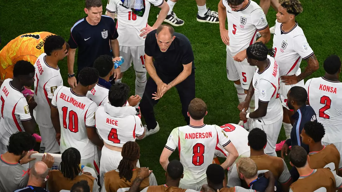 Tuchel findet offenbar die richtigen Worte bei der englischen Mannschaft.  - Bild: Jessica Tobias/AP/dpa