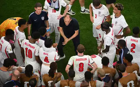 Tuchel findet offenbar die richtigen Worte bei der englischen Mannschaft.  - Foto: Jessica Tobias/AP/dpa