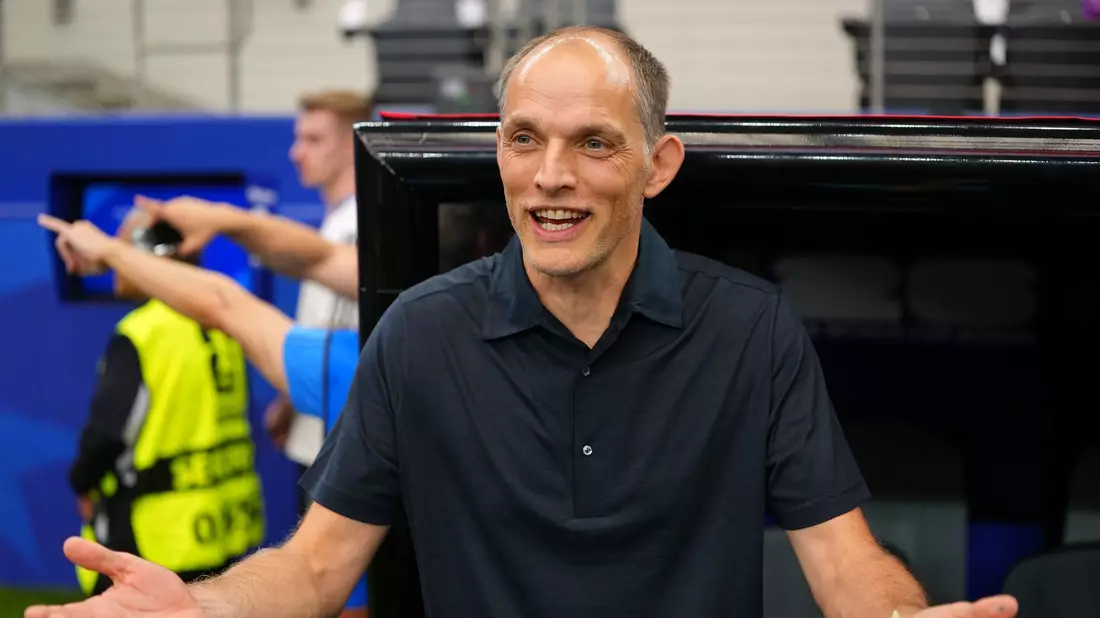Hatte nach Englands Startsieg gut lachen: Thomas Tuchel. - Bild: Julio Cortez/AP/dpa