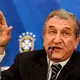 Carlos Alberto Parreira musste ins Krankenhaus. (Archivbild) - Bild: Stringer/dpa