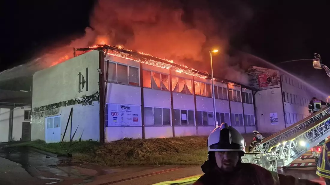 KFV Sigmaringen: 17.06.2026 Brand Industriegebäude in Neufra - Bild: presseportal.de