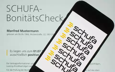 Wirtschaftsauskunfteien wie die Schufa sind private Unternehmen, die Daten sammeln, um vorherzusagen, wie wahrscheinlich es ist, dass eine Person in Zukunft ihre Rechnungen pünktlich bezahlen wird.  - Foto: Sebastian Kahnert/dpa