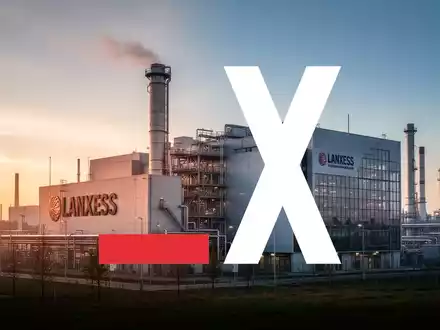 Nahaufnahme einer modernen chemischen Anlage von Lanxess bei Sonnenaufgang, die Effizienz und Wachstum symbolisiert. - Foto: über boerse-global.de
