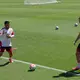 Training im Muskelshirt? Nein, danke, sagt Deniz Undav. - Bild: Christian Charisius/dpa