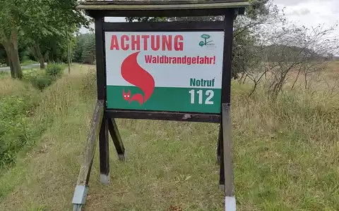 Hinweis auf Waldbrandgefahr (Archiv) - Foto: via dts Nachrichtenagentur