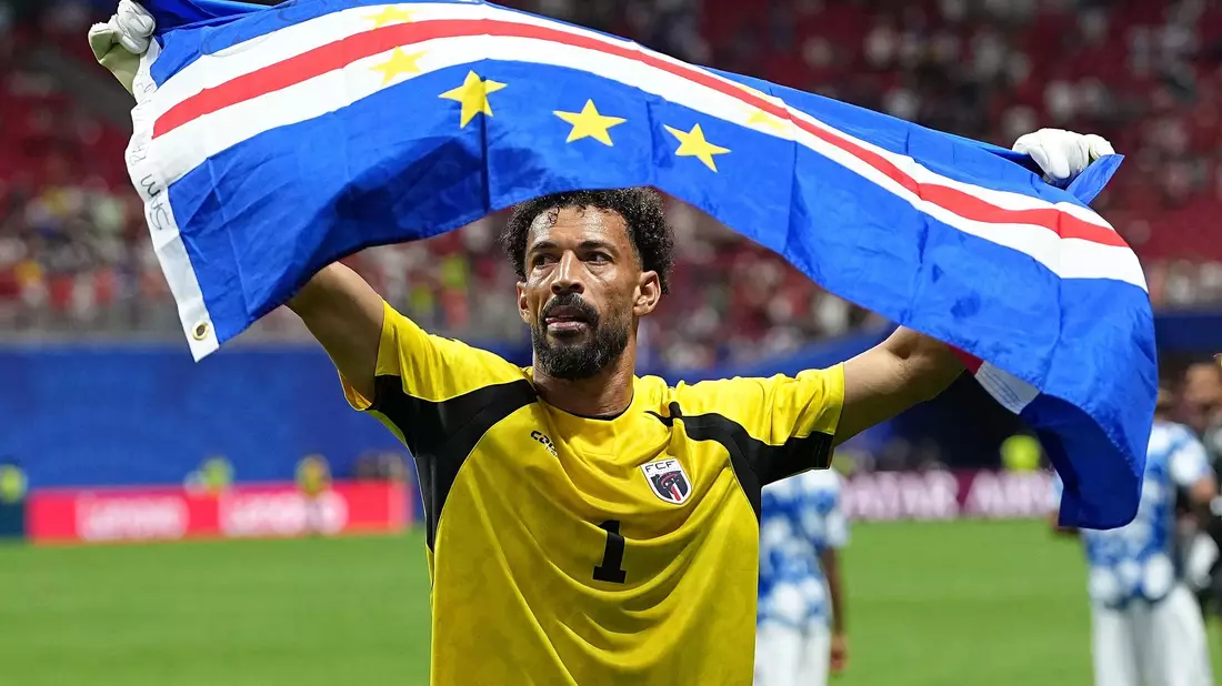 Bewegt die Fußballwelt: Kap Verdes Torhüter Vozinha. (Archivbild) - Bild: Ju Huanzong/XinHua/dpa