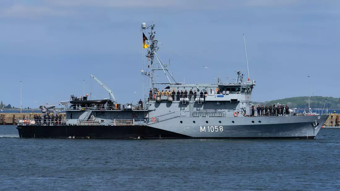 Das Minenjagdboot «Fulda» ist derzeit auf dem Weg in Richtung der Straße von Hormus. (Archivbild) - Bild: Marcus Golejewski/dpa