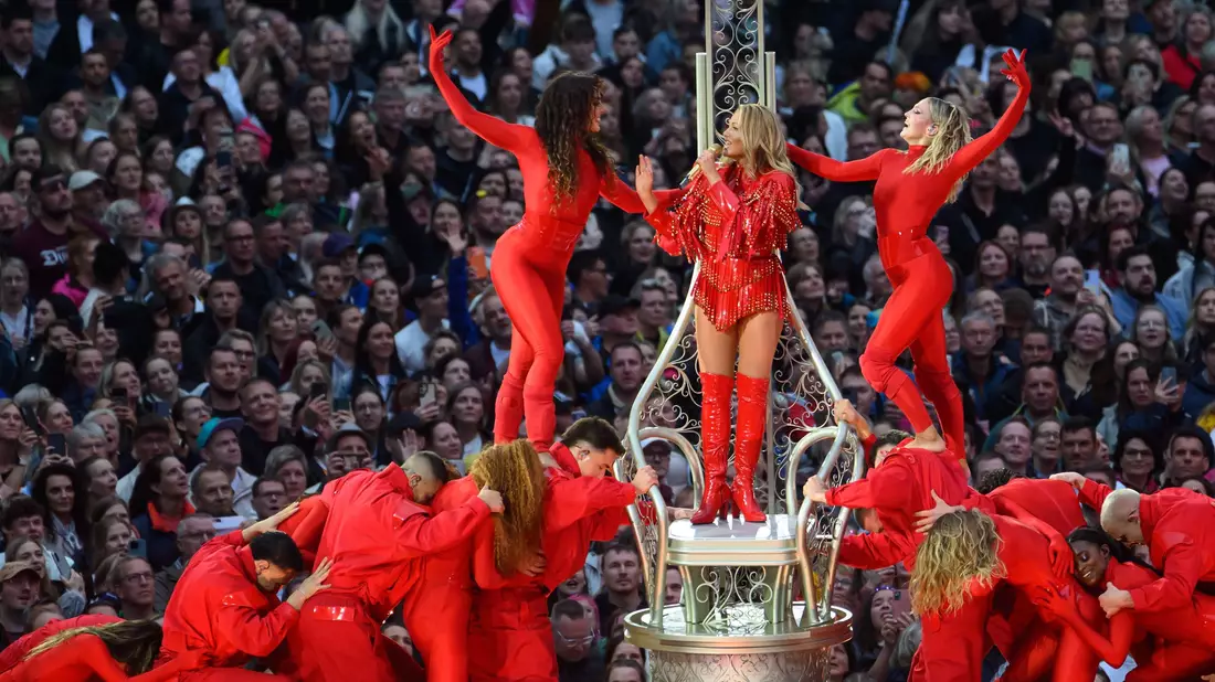 Auch in Amsterdam sollte Helene Fischer vor Zehntausenden Fans auftreten – keine zwei Wochen vor dem Konzert wurde der Ort nun aber verlegt. (Archivbild) - Bild: Robert Michael/dpa