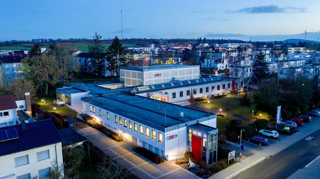 Das SWR Studio Kaiserlautern wird 80 / Seit 9. Juli 1946 auf Sendung / Von der Stimme der Pfalz im Äther zum multimedialen Sendestudio / Programm aus der Region für die Region, für den SWR und die ARD - Bild: presseportal.de
