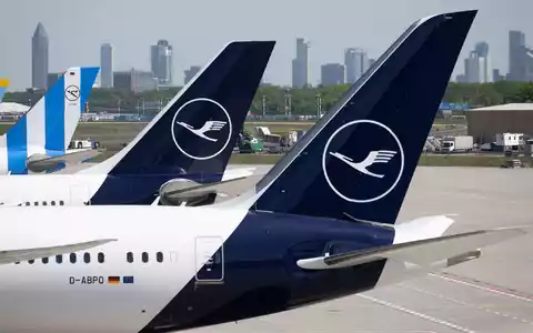 Die Lufthansa hat mit dem Aus für die Tochter Cityline Tausende Verbindungen gestrichen. (Archivbild) - Foto: Boris Roessler/dpa