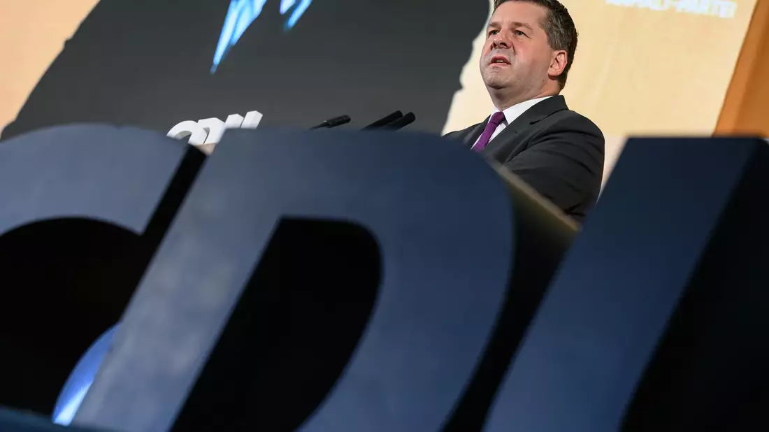 Sachsen-Anhalts Ministerpräsident Sven Schulze (CDU) hat seine ablehnende Haltung gegenüber AfD und Linken immer wieder bekräftigt. (Archivbild) - Bild: Hendrik Schmidt/dpa