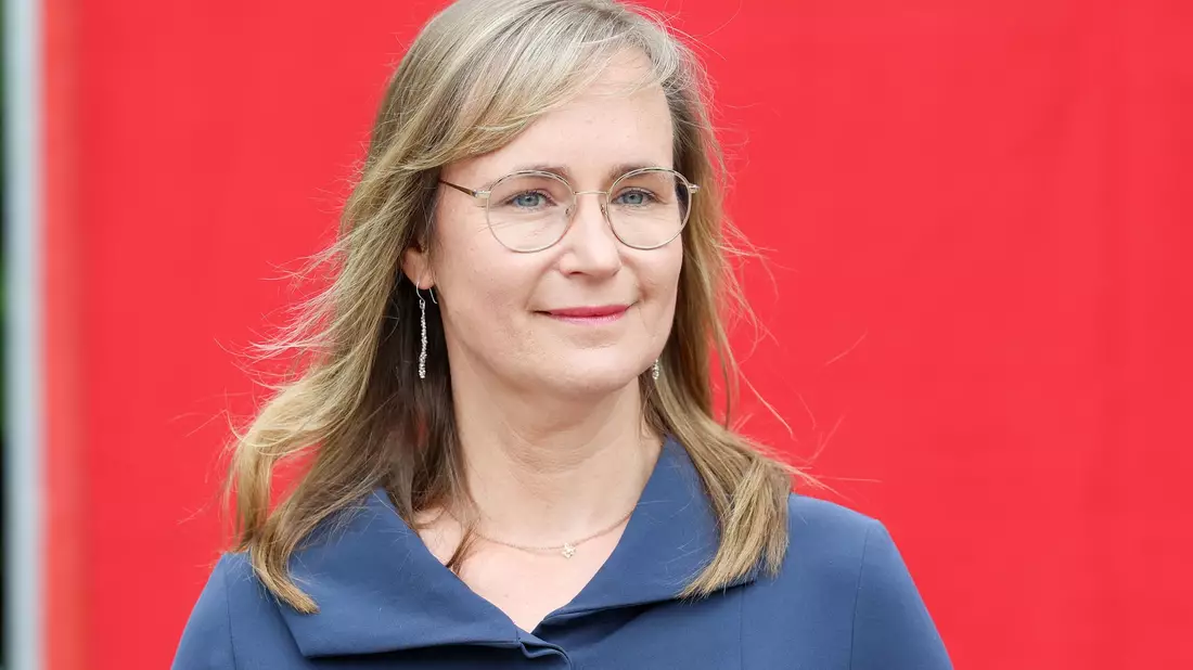 Linken-Spitzenkandidatin Eva von Angern möchte eine mögliche Zusammenarbeit mit der CDU eng mit den Mitgliedern abstimmen. (Archivbild) - Bild: Peter Gercke/dpa