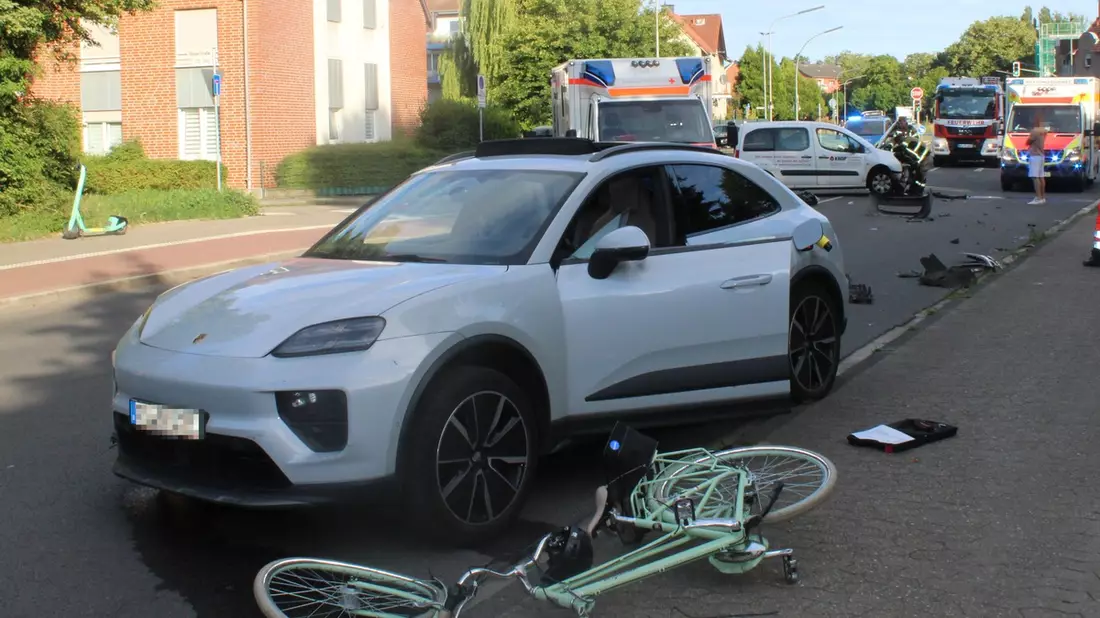 POL-NE: Kind wird bei Unfall schwer verletzt - Ermittler suchen Zeugen - Bild: presseportal.de