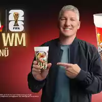 Bastian Schweinsteiger betritt das Spielfeld: Exklusiver Sammelbecher des Weltmeisters nur bei McDonald's Deutschland - Foto: presseportal.de
