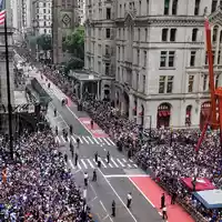 Der Andrang zur Knicks-Parade in New York war riesig.  - Foto: Richard Drew/AP/dpa