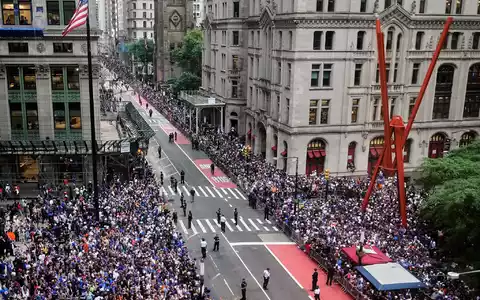 Der Andrang zur Knicks-Parade in New York war riesig.  - Foto: Richard Drew/AP/dpa