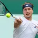 Alexander Zverev zeigte im Achtelfinale des Rasenturniers in Halle einen guten Auftritt.  - Bild: Friso Gentsch/dpa