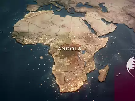 Eine stilisierte Karte von Angola mit einem schimmernden Überzug, der Investitionen und Reichtum darstellt, und dezenten Hinweisen auf Katar. - Foto: über boerse-global.de