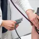 Ärztevertreter warnen vor längeren Wartezeiten bei Behandlungen. (Symbolbild)  - Bild: Daniel Vogl/dpa