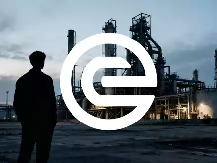 Ein stillgelegtes Industriegebiet bei Sonnenuntergang, das einen schwachen Markt und Stellenabbau symbolisiert. - Foto: über boerse-global.de