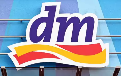 Der Drogeriemarkt dm ruft einen Esslernlöffel zurück. (Illustration)  - Foto: Uli Deck/dpa