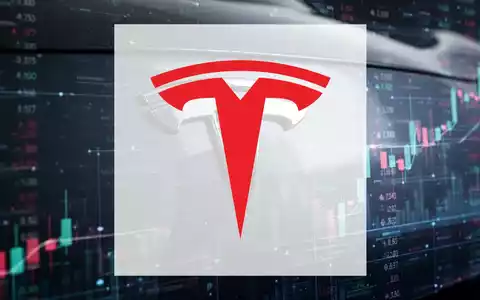 Nahaufnahme eines Tesla-Logos mit einer verschwommenen Silhouette von Elon Musk im Hintergrund und abstrakten Finanzdaten. - Foto: über boerse-global.de