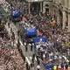 Der Andrang zur Knicks-Parade in New York war riesig.  - Bild: Richard Drew/AP/dpa
