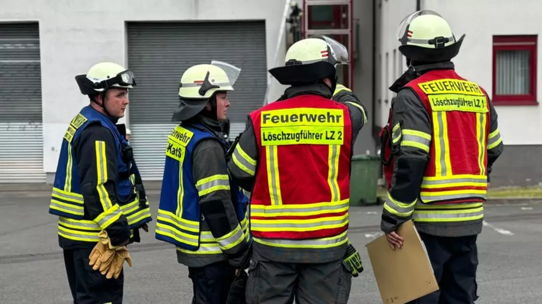 FW-EN: Jahresübung der Feuerwehr Wetter (Ruhr) erfolgreich durchgeführt - Bild: presseportal.de