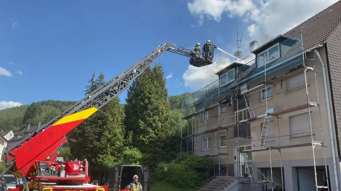 FW-PL: Ortsteil Stadtmitte - Brand in Dachgaube - Bild: presseportal.de