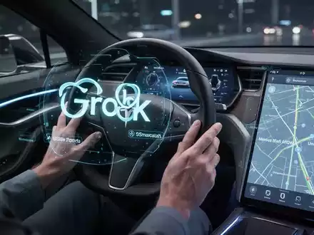 A futuristic Tesla interior with a holographic AI interface showing the Grok logo and voice commands, a driver's hands on the steering wheel, and a digital dashboard displaying FSD navigation. - Foto: über boerse-global.de