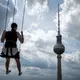 So mancher freut sich auch über Wolken am Himmel. - Bild: Sebastian Gollnow/dpa