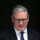 Premierminister Keir Starmer steckt seit Monaten in einer tiefen Krise. - Bild: Kin Cheung/AP/dpa
