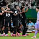 Die Mexikaner jubeln beim Tor zum 1:0. - Bild: Ricardo Mazalan/AP/dpa