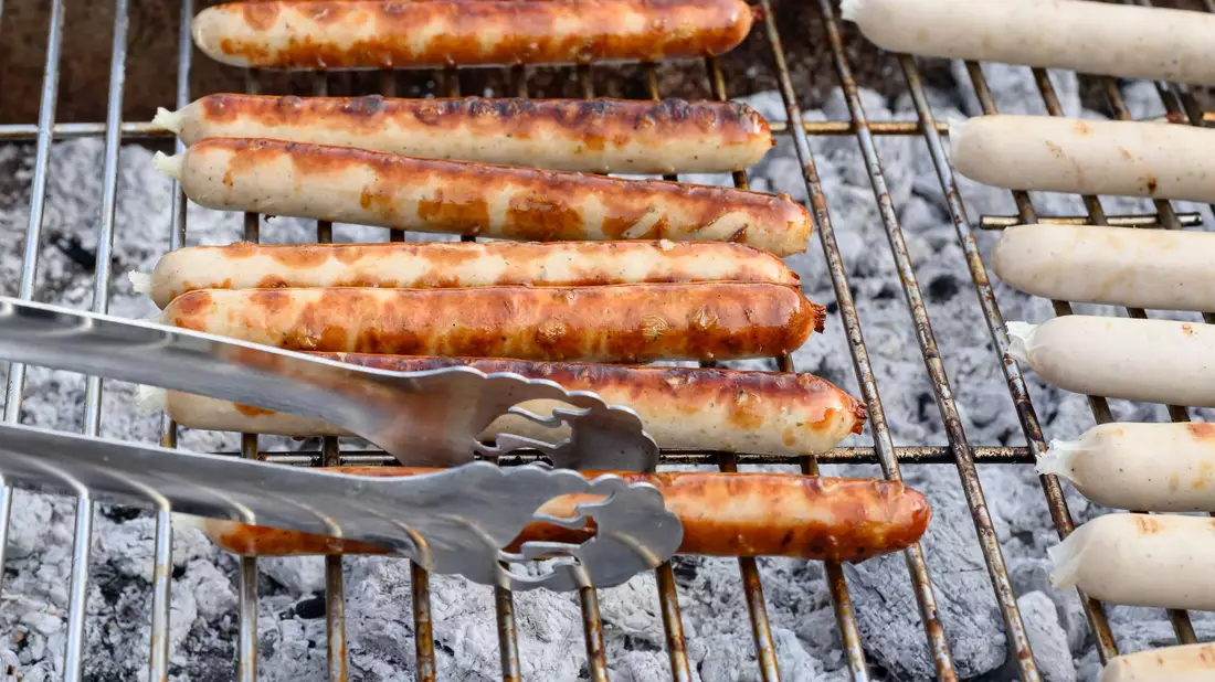 Wie viel Fleisch man isst, hat ebenfalls einen Eindruck auf die Höhe des verursachten Schadens. - Bild: Patrick Pleul/dpa