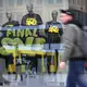 Die Kunden schauen derzeit verstärkt nach Rabatten. - Bild: Elisa Schu/dpa