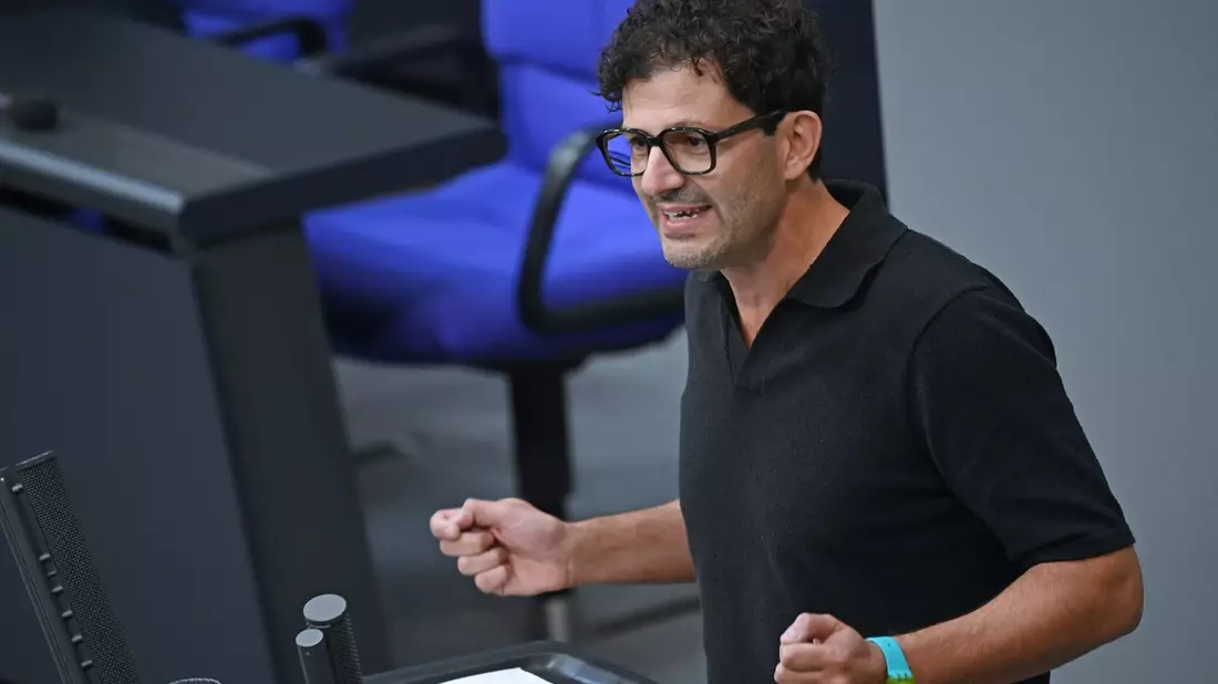 Luigi Pantisano will als künftiger Linken-Chef vor allem mit Arbeiterinnen und Arbeitern ins Gespräch kommen. (Archivbild) - Bild: Helena Dolderer/dpa