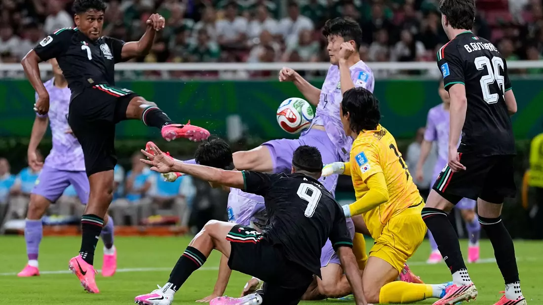 Mexiko steht nach dem Sieg gegen Südkorea vorzeitig in der WM-Zwischenrunde. - Bild: Ricardo Mazalan/AP/dpa